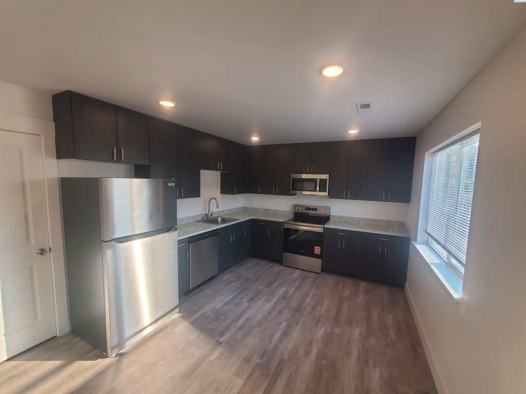 Photo of 5854 W 41st Ave, Kennewick, WA 99338 (MLS # 292691)
