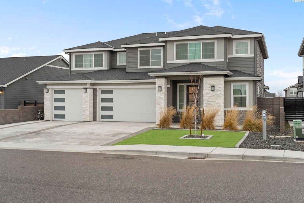 Photo of 8217 Silver Mound Dr, Pasco, WA 99301 (MLS # 290002)