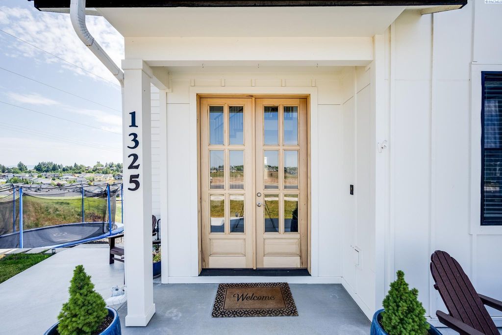 Photo of 1325 SW Panorama Drive, Pullman, WA 99163 (MLS # 289664)