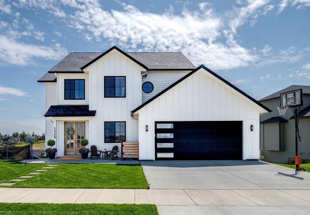 Photo of 1325 SW Panorama Drive, Pullman, WA 99163 (MLS # 289664)