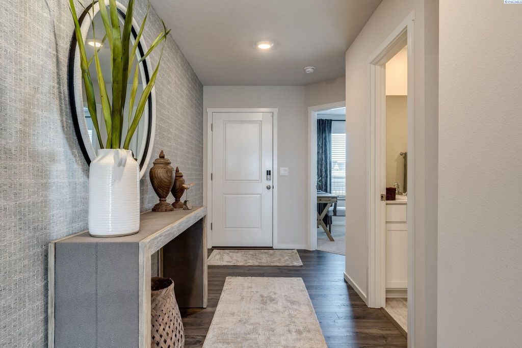 Photo of 11328 Norfolk Drive, Pasco, WA 99301 (MLS # 290308)