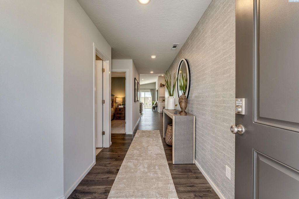 Photo of 11328 Norfolk Drive, Pasco, WA 99301 (MLS # 290308)