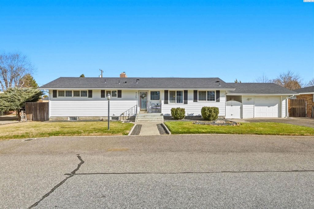 Photo of 425 Road 37, Pasco, WA 99301 (MLS # 290648)