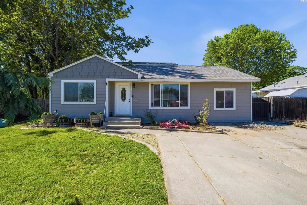 Photo of 2313 W 1st Ave, Kennewick, WA 99336 (MLS # 292760)
