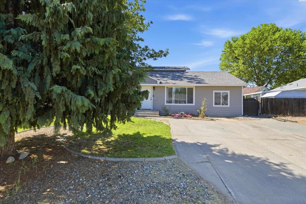Photo of 2313 W 1st Ave, Kennewick, WA 99336 (MLS # 292760)