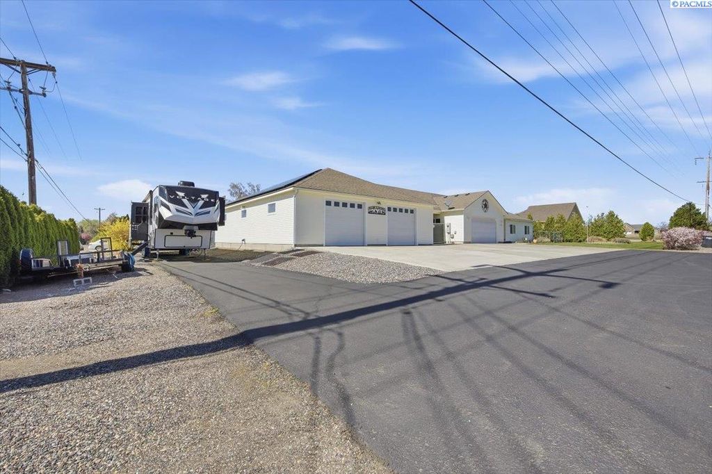 Photo of 2304 Road 52, Pasco, WA 99301 (MLS # 292193)