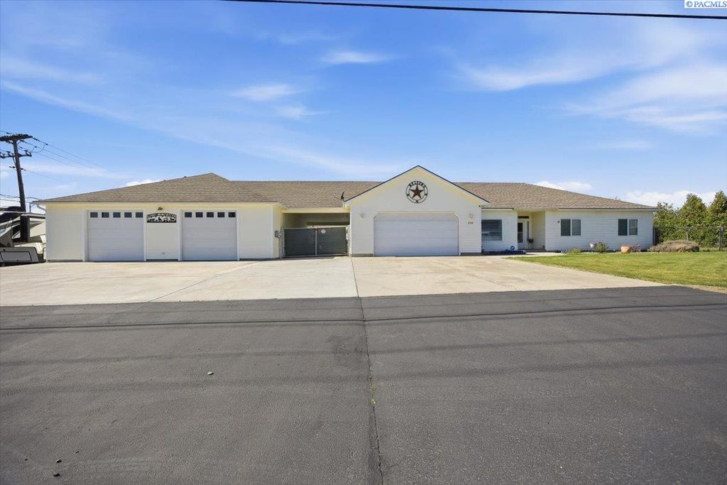 Photo of 2304 Road 52, Pasco, WA 99301 (MLS # 292193)