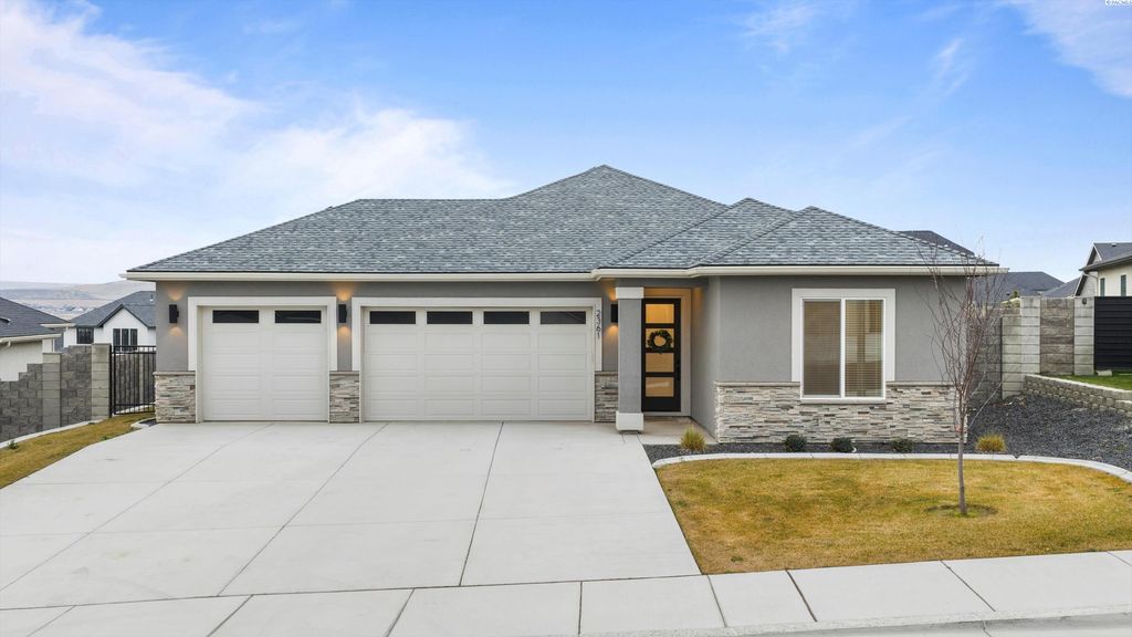 Photo of 2361 Siena Avenue, Richland, WA 99352 (MLS # 290010)