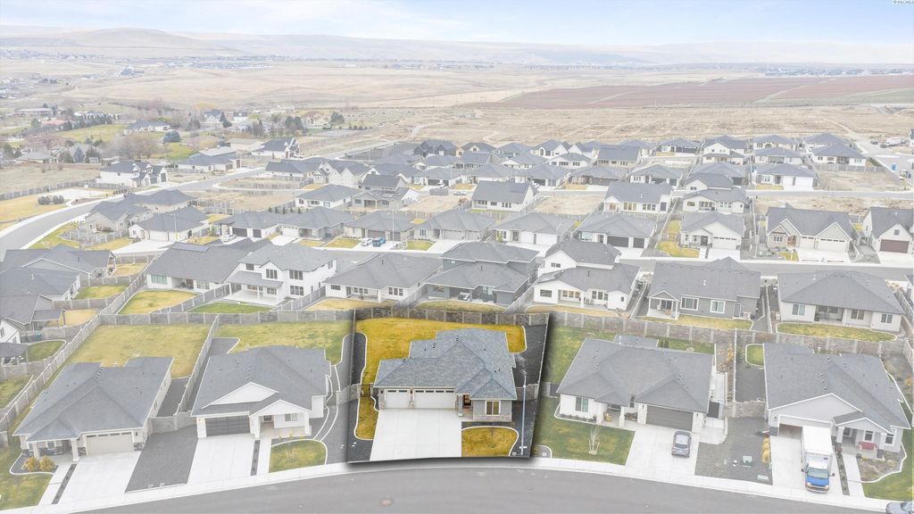 Photo of 2361 Siena Avenue, Richland, WA 99352 (MLS # 290010)