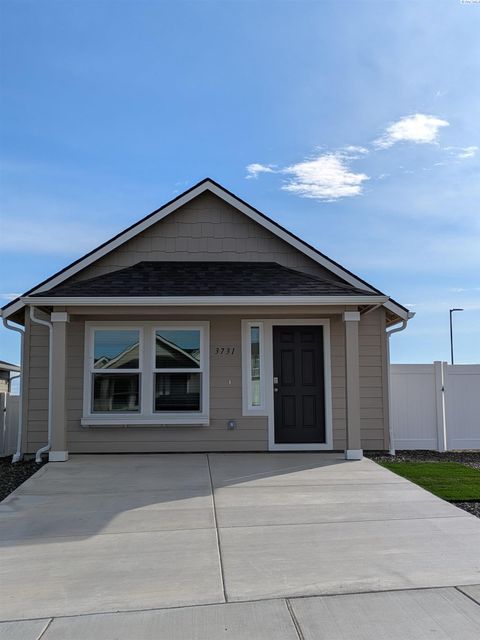 Photo of 3731 S Quay Street, Kennewick, WA 99338 (MLS # 292500)