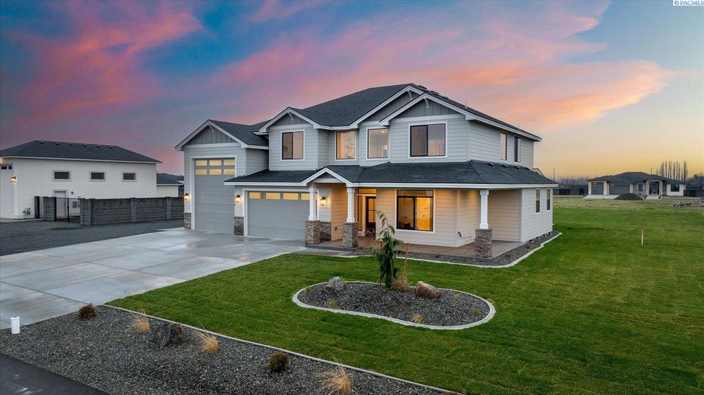 Photo of 12716 Rock Creek Drive, Pasco, WA 99301 (MLS # 289613)