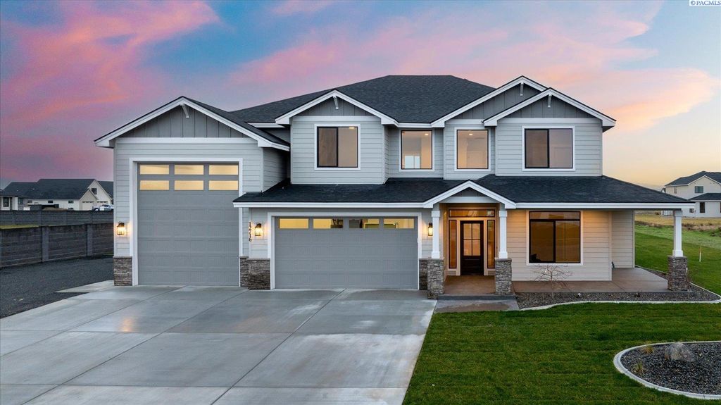 Photo of 12716 Rock Creek Drive, Pasco, WA 99301 (MLS # 289613)