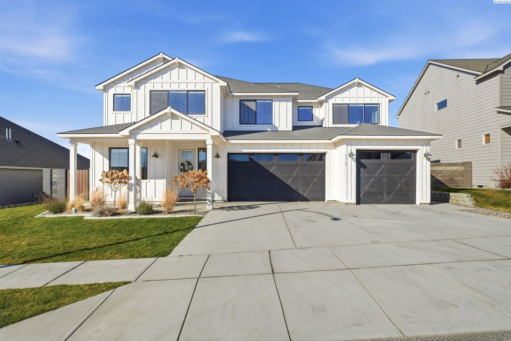 Photo of 4960 Mcewan Drive, Richland, WA 99352 (MLS # 290472)