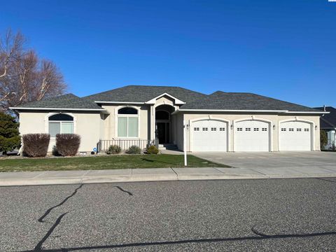 Photo of 1418 Chardonnay Drive, Richland, WA 99352 (MLS # 289927)