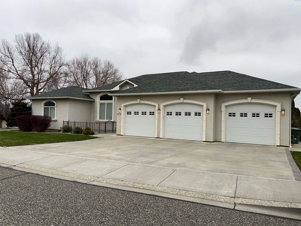 Photo of 1418 Chardonnay Drive, Richland, WA 99352 (MLS # 289927)