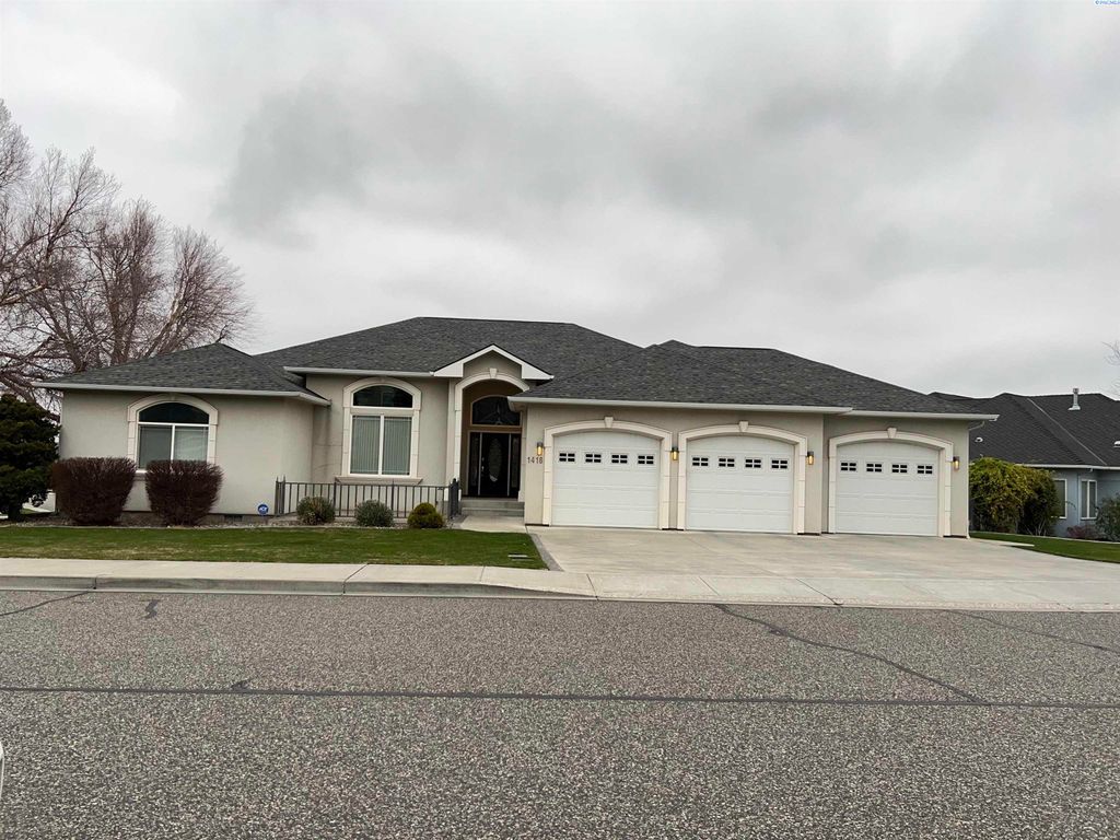 Photo of 1418 Chardonnay Drive, Richland, WA 99352 (MLS # 289927)