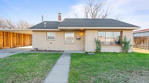 Photo of 219 W 10th St, Kennewick, WA 99337 (MLS # 289410)