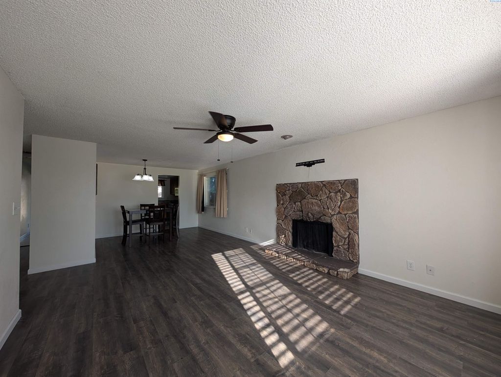 Photo of 8906 W Hood Ave, Kennewick, WA 99336 (MLS # 291601)