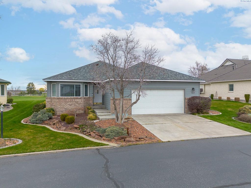 Photo of 127 Willow Circle, Pasco, WA 99301 (MLS # 291256)