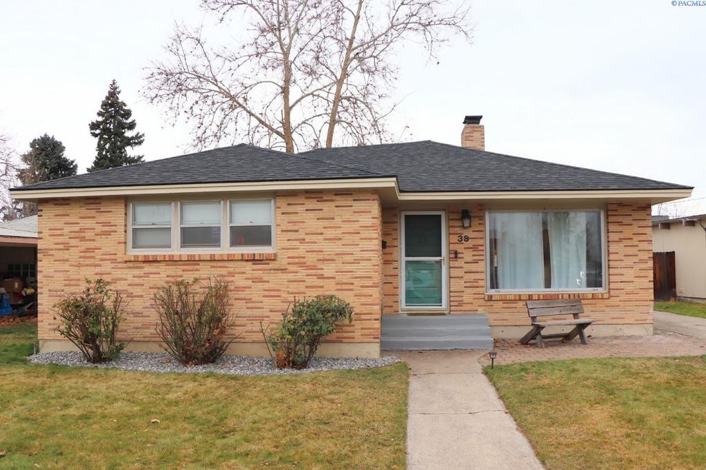 Photo of 33 N Lyle St, Kennewick, WA 99336 (MLS # 289876)