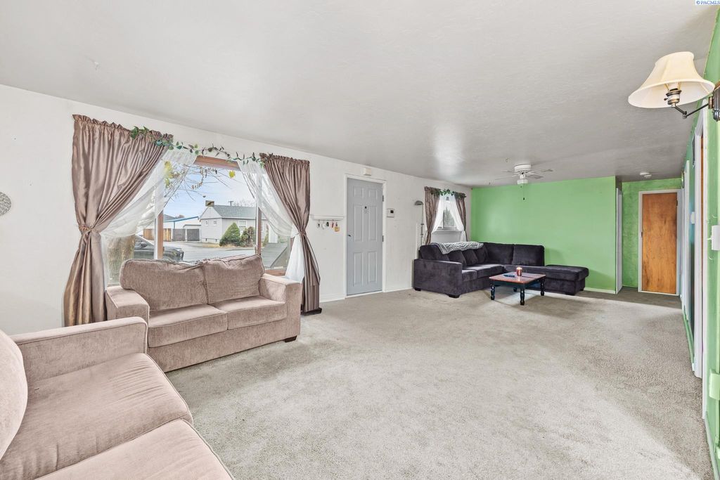 Photo of 1511 N 18th Ave, Pasco, WA 99301 (MLS # 289348)