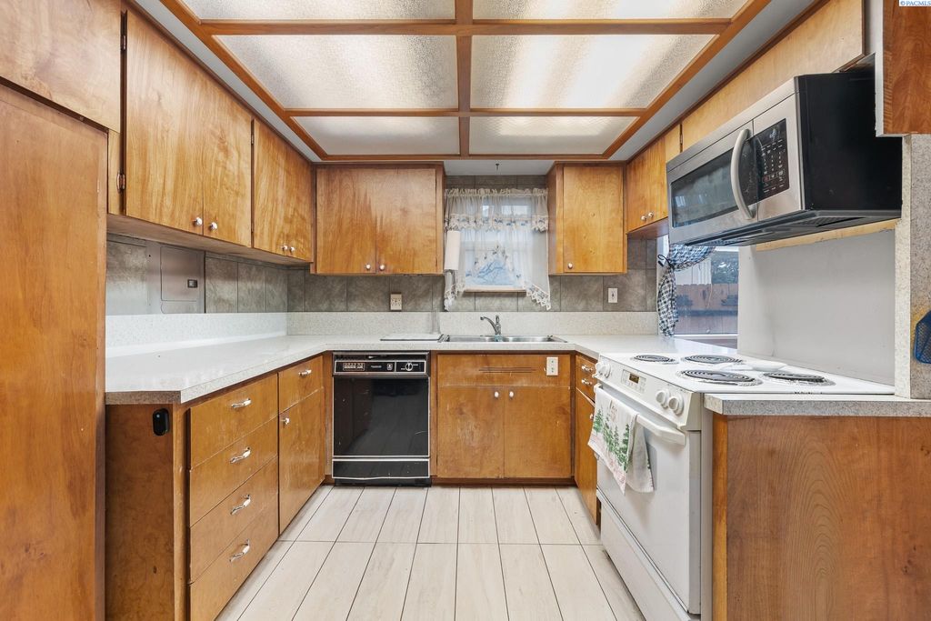 Photo of 1511 N 18th Ave, Pasco, WA 99301 (MLS # 289348)