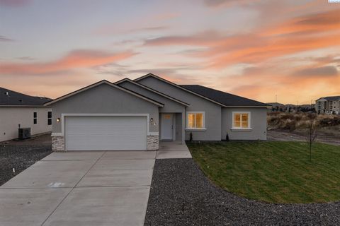Photo of 609 E Eureka Ave, Pasco, WA 99301 (MLS # 289270)