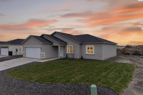 Photo of 609 E Eureka Ave, Pasco, WA 99301 (MLS # 289270)
