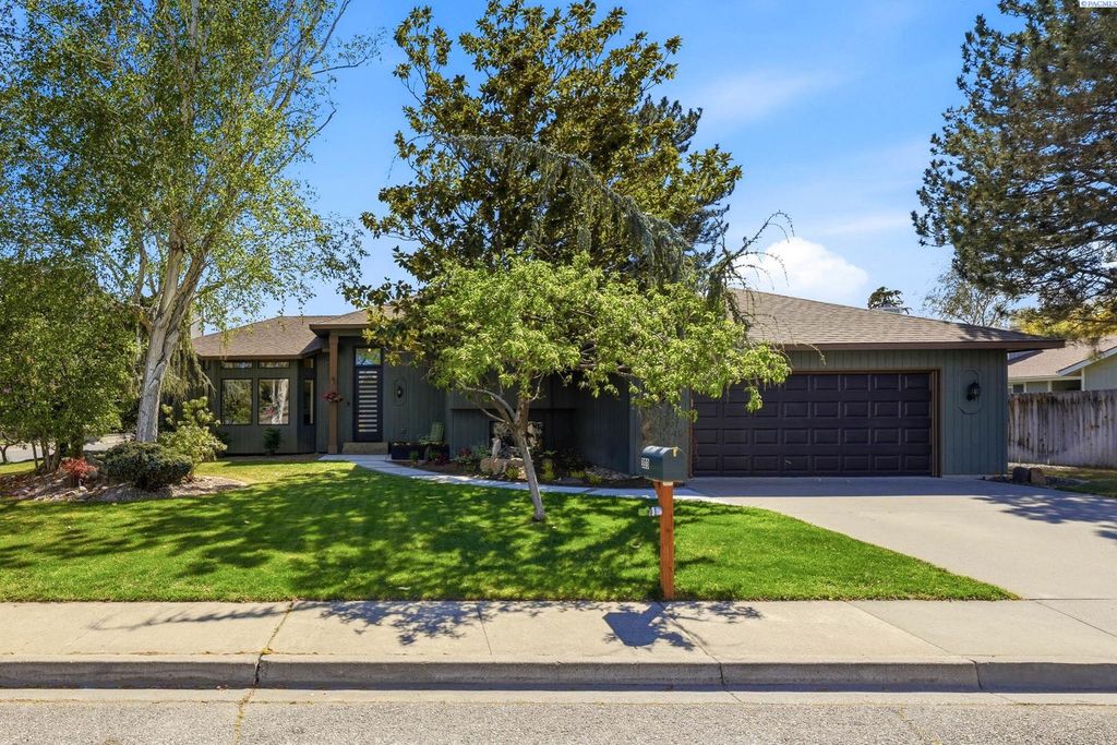Photo of 303 Spring Street, Richland, WA 99354 (MLS # 292198)