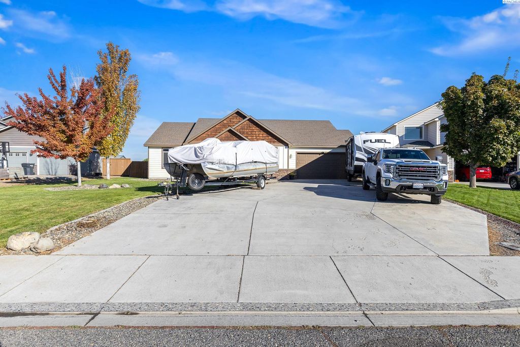 Photo of 5600 Oasis Street, West Richland, WA 99353 (MLS # 288253)