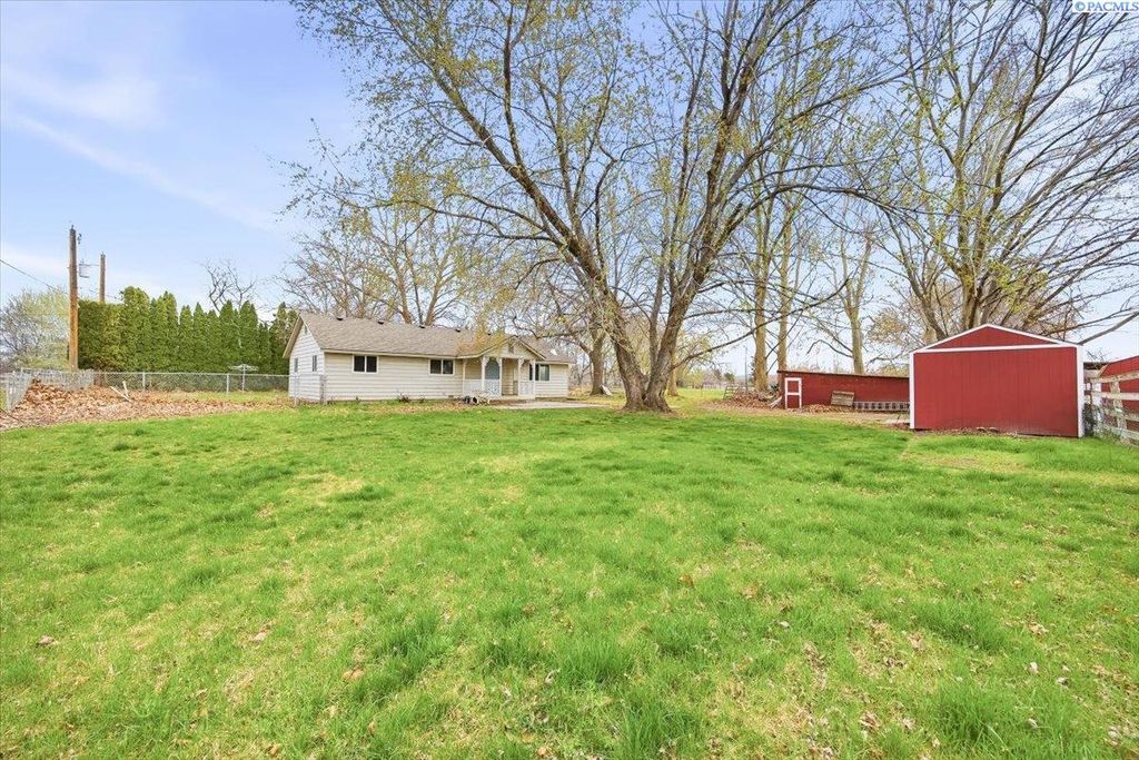 Photo of 91011 N Yakima River Dr, West Richland, WA 99353 (MLS # 291533)