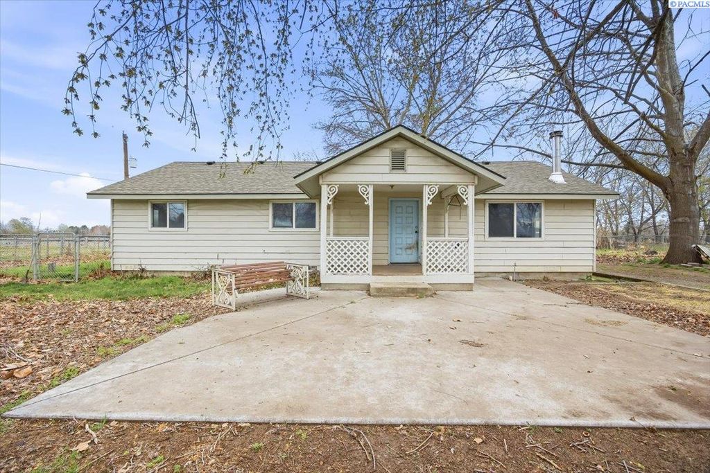 Photo of 91011 N Yakima River Dr, West Richland, WA 99353 (MLS # 291533)