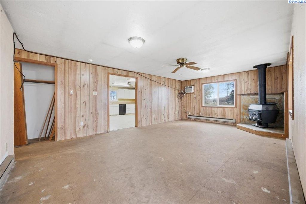 Photo of 91011 N Yakima River Dr, West Richland, WA 99353 (MLS # 291533)