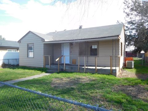 Photo of 805 S Hawthorne St, Kennewick, WA 99336 (MLS # 291269)