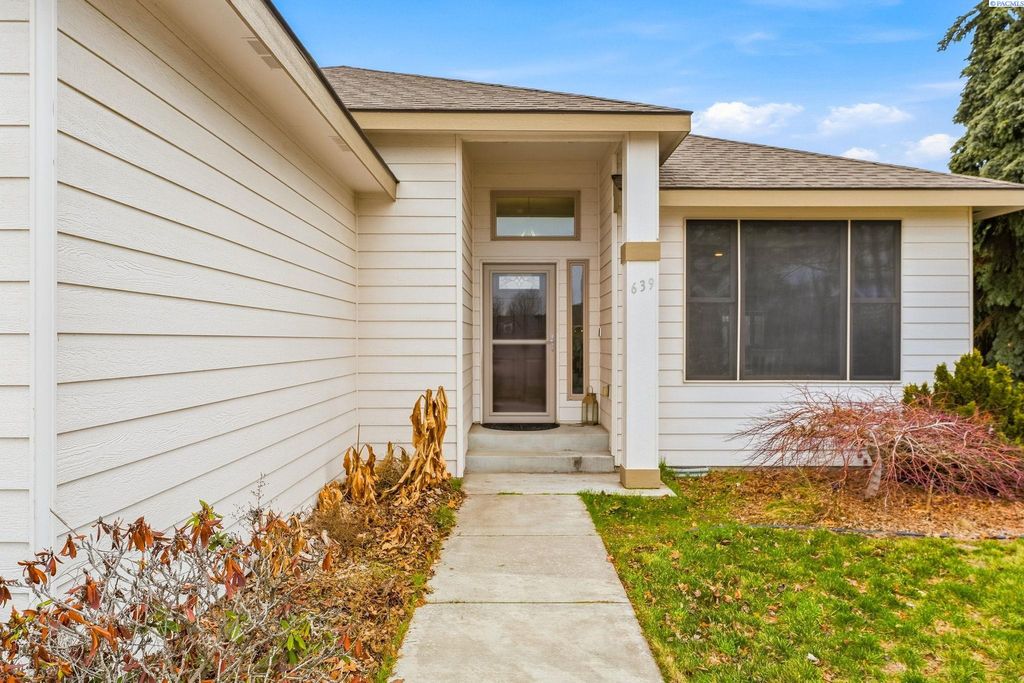 Photo of 639 Tanglewood Dr, Richland, WA 99352 (MLS # 289969)