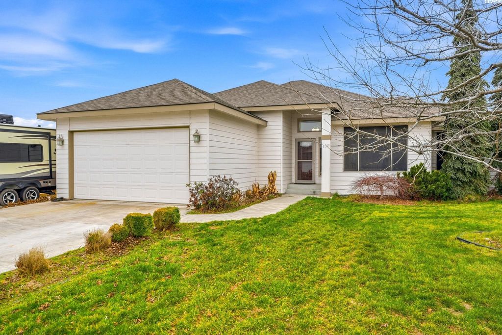 Photo of 639 Tanglewood Dr, Richland, WA 99352 (MLS # 289969)