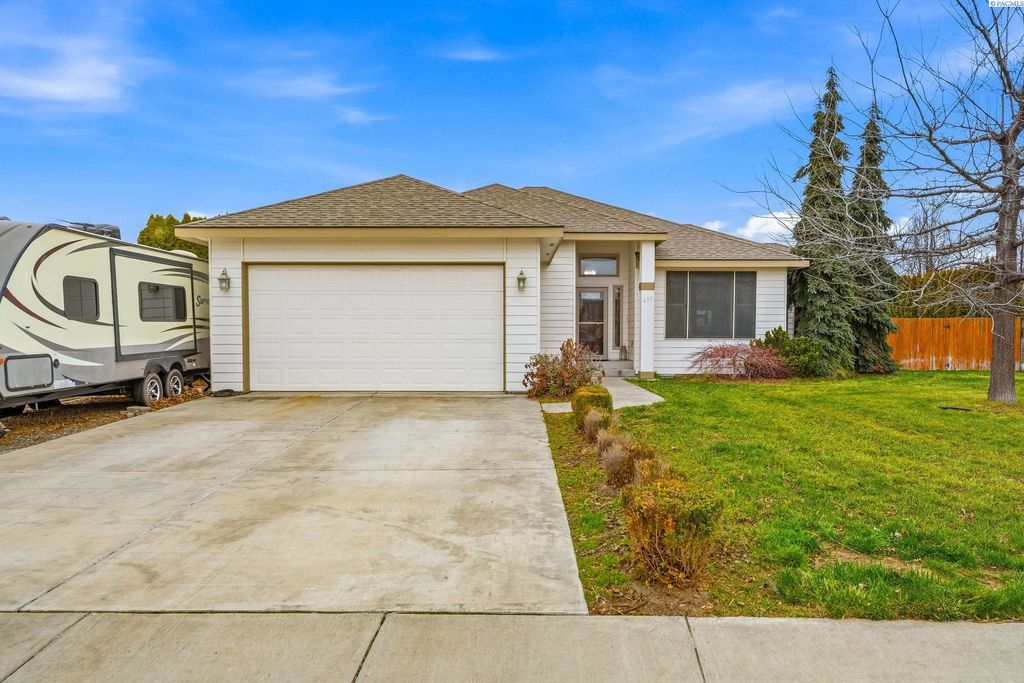Photo of 639 Tanglewood Dr, Richland, WA 99352 (MLS # 289969)