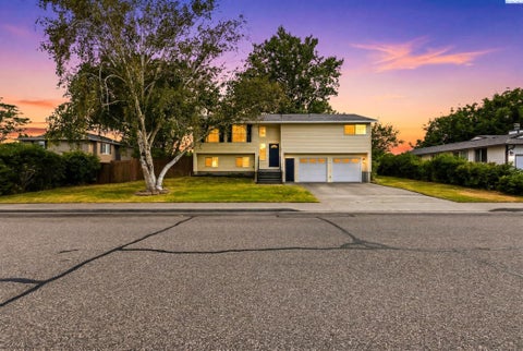 Photo of 4517 W 14th Ave, Kennewick, WA 99338 (MLS # 294228)