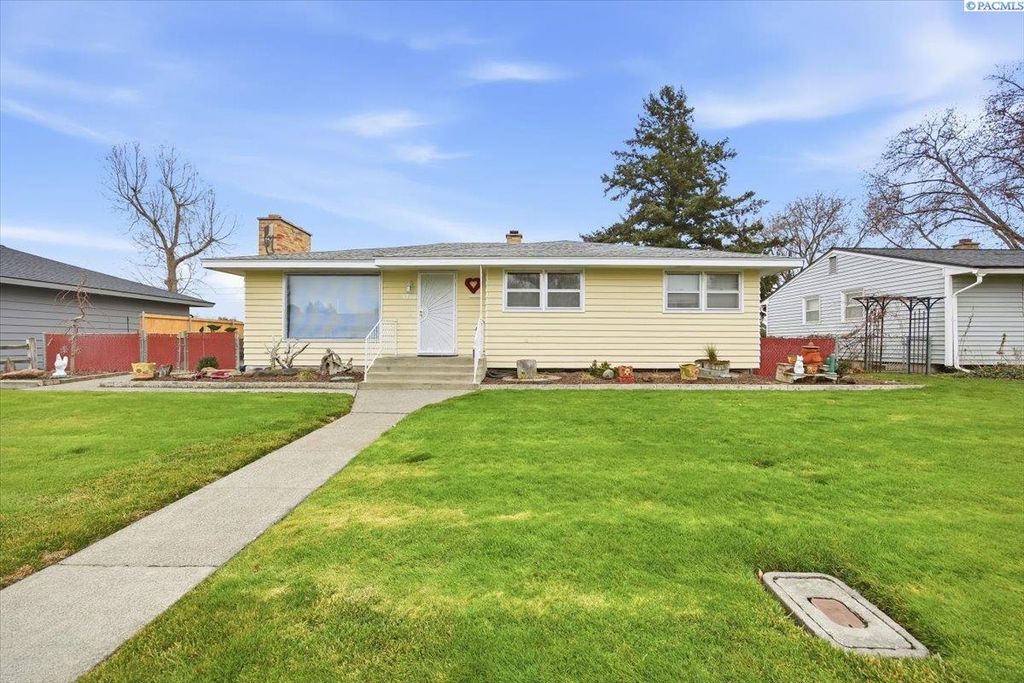 Photo of 1719 N 23rd Ave, Pasco, WA 99301 (MLS # 290311)