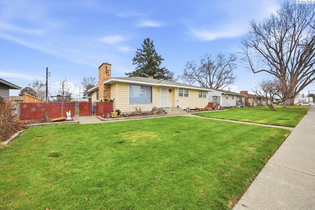 Photo of 1719 N 23rd Ave, Pasco, WA 99301 (MLS # 290311)