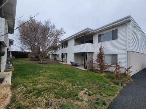 Photo of 1305 Goethals Drive #H, Richland, WA 99354 (MLS # 290532)