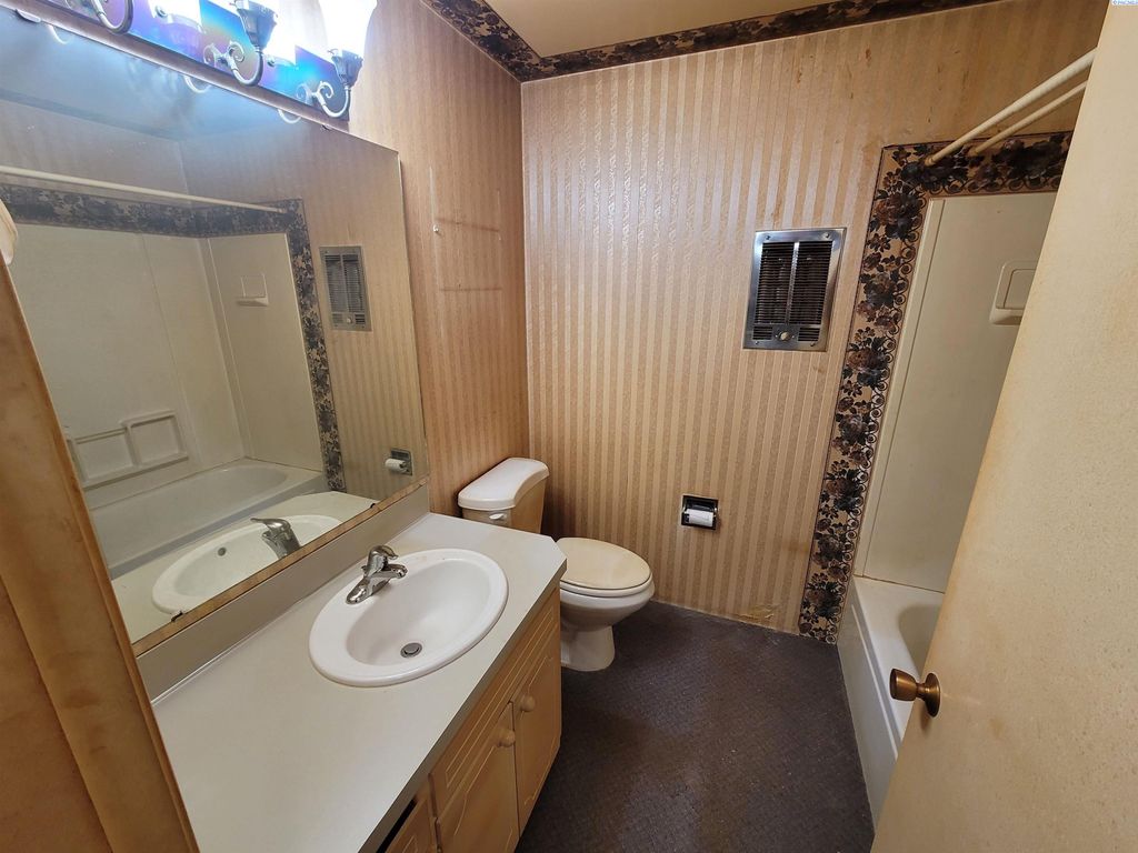 Photo of 1305 Goethals Drive #H, Richland, WA 99354 (MLS # 290532)