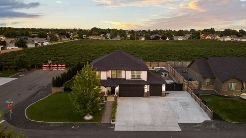 Photo of 3409 Colombard Ln, Pasco, WA 99301 (MLS # 293921)