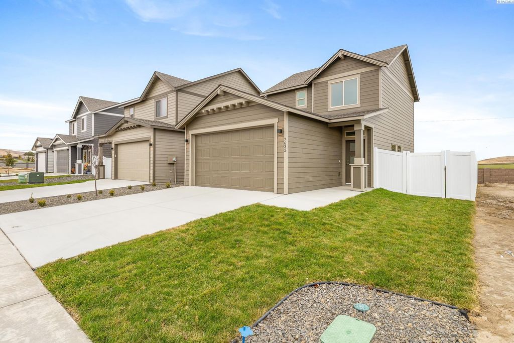 Photo of 7632 Grapevine Ct, West Richland, WA 99353 (MLS # 288483)