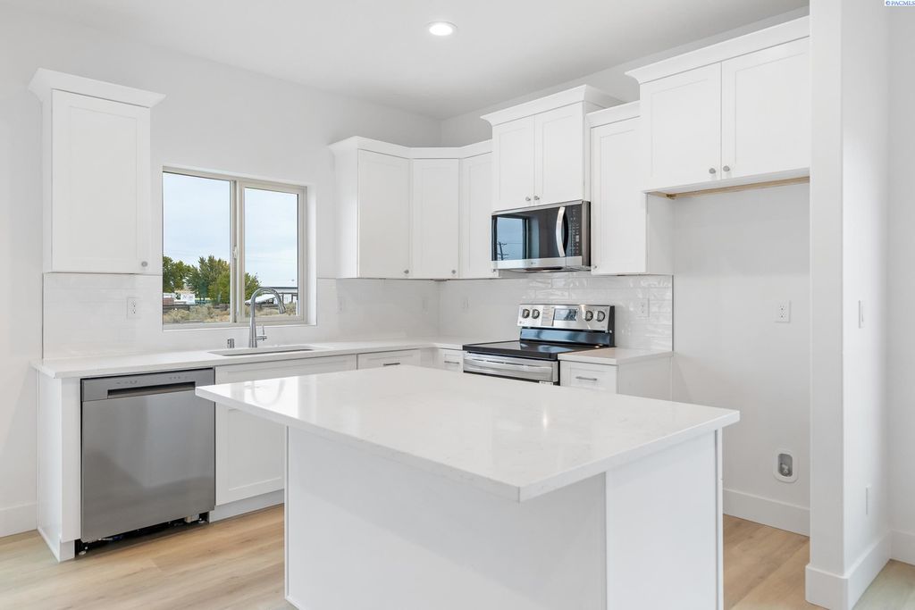 Photo of 7632 Grapevine Ct, West Richland, WA 99353 (MLS # 288483)