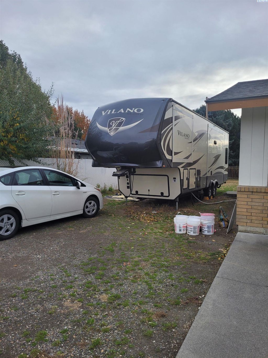 Photo of 3714 W Nixon Street, Pasco, WA 99301 (MLS # 288781)