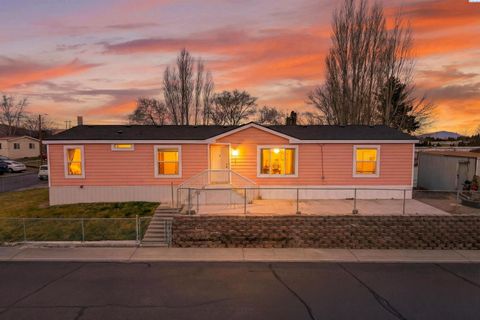 Photo of 131 Windhaven Ln, Richland, WA 99352 (MLS # 289796)