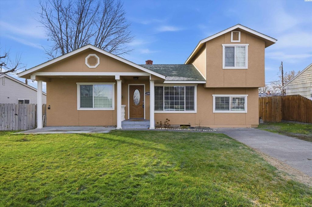 Photo of 2009 W 3rd. Ave, Kennewick, WA 99336 (MLS # 290624)