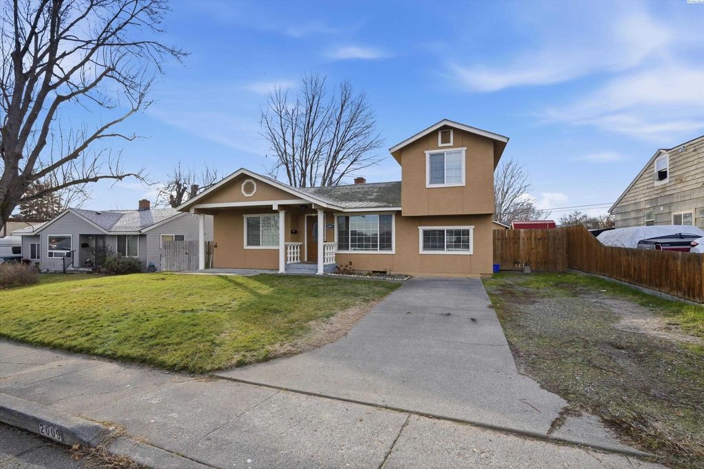Photo of 2009 W 3rd. Ave, Kennewick, WA 99336 (MLS # 290624)