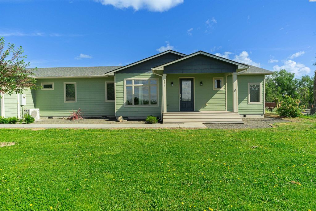 Photo of 573 E Sunset Dr, Burbank, WA 99323 (MLS # 292987)